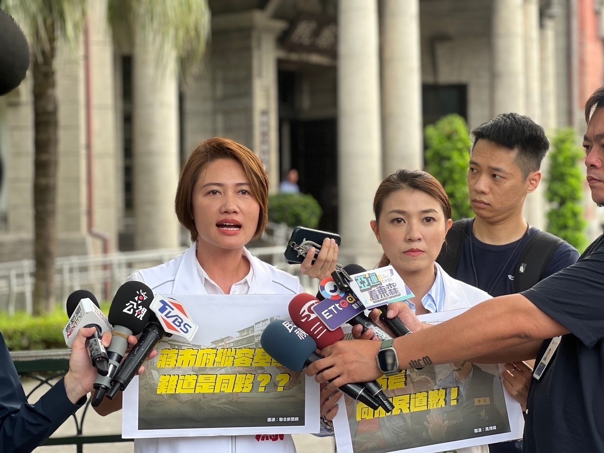 民進黨湧言會派系台北市議員顏若芳（右）、林延鳳（左）今赴監察院陳情。 圖：顏若芳辦公室 / 提供