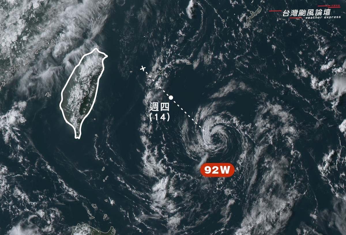 受到東南方熱帶擾動92W的影響，週五起水氣逐漸增多，週日將是降雨最多的一天。 圖：取自台灣颱風論壇