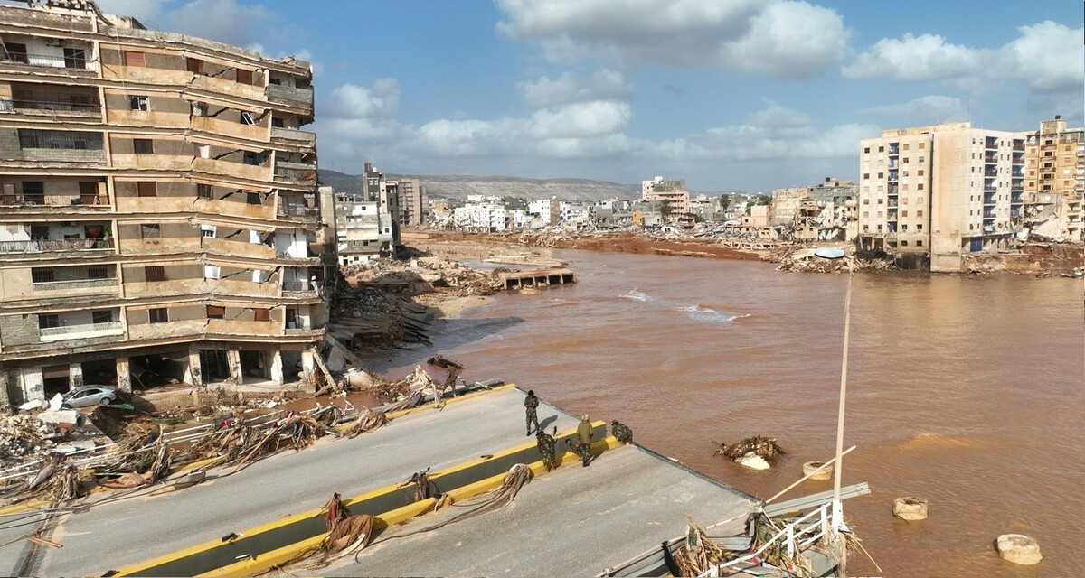 利比亞東部港市德爾納（Derna）遭受規模堪比海嘯的毀滅性洪災，累計逾 11,300 人喪命。 圖：美聯社／達志影像