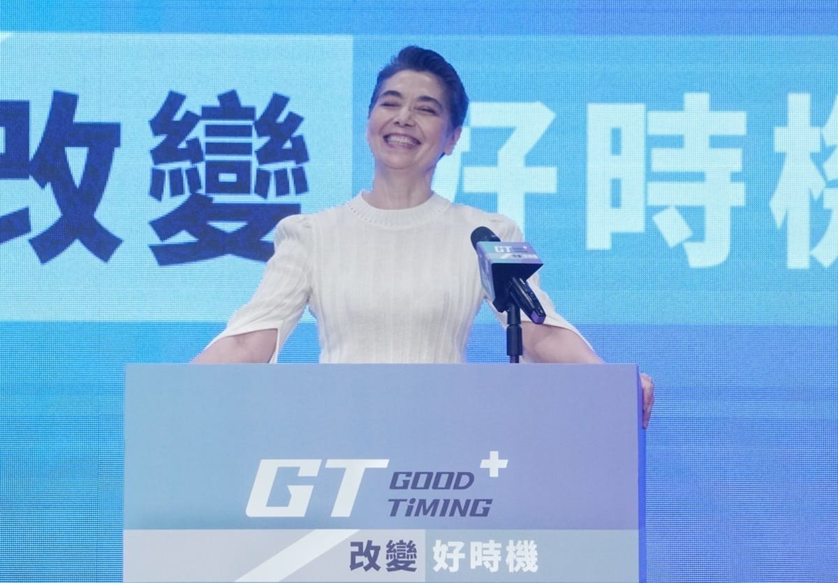 鴻海創辦人郭台銘今（14日）召開記者會，正式公布副手人選為藝人賴佩霞。 圖：張良一/攝