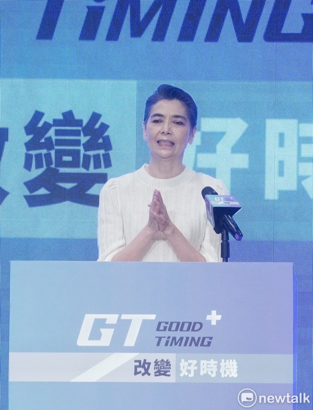 已宣佈獨立參選的鴻海集團創辦人郭台銘，近日宣布了副手人選為藝人賴佩霞，被爆出雙重國籍、假學歷、辭演舞台劇等爭議。 圖：張良一/攝（資料照）