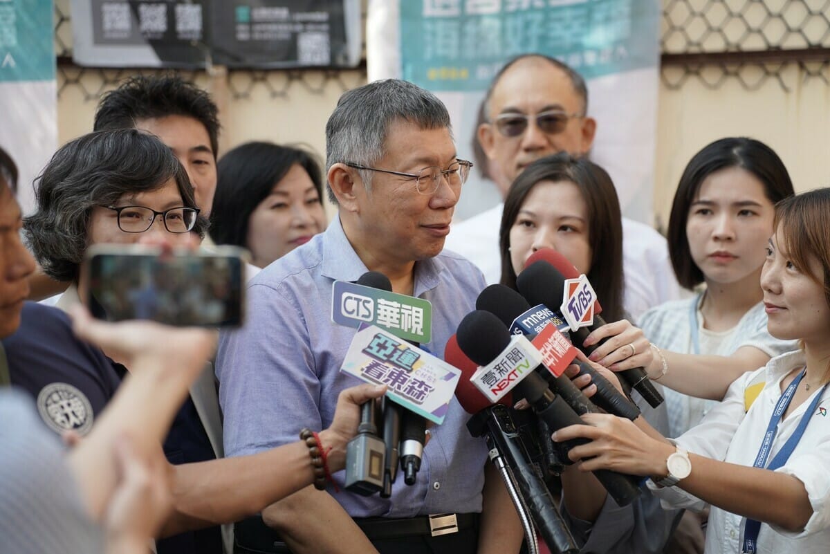 柯文哲表示，賴佩霞擔任郭台銘副手，是不錯人選。 圖：民眾黨/提供
