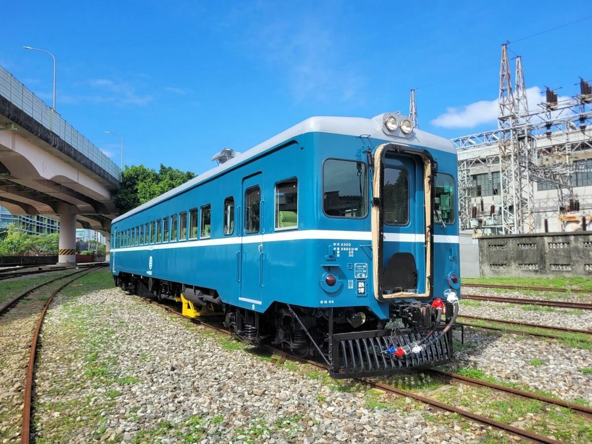 2023台灣文博會期間，國家鐵道博物館籌備處推出「DR2303號藍皮柴油客車試乘體驗活動」，將可體驗久違在台北市區地面上看到火車行駛的風景。 圖：國家鐵道博物館籌備處／提供