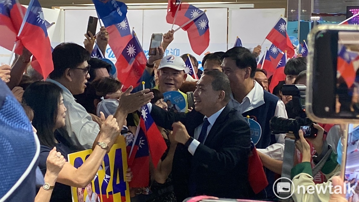 大批支持者到機場為侯友宜送機。 圖：林昀真／攝