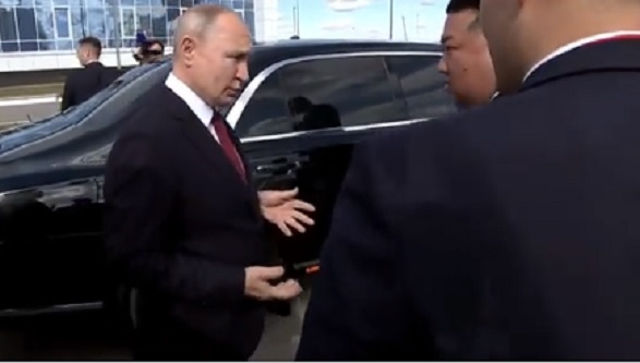 普丁邀金正恩試坐豪華總統座車 圖：翻攝自X