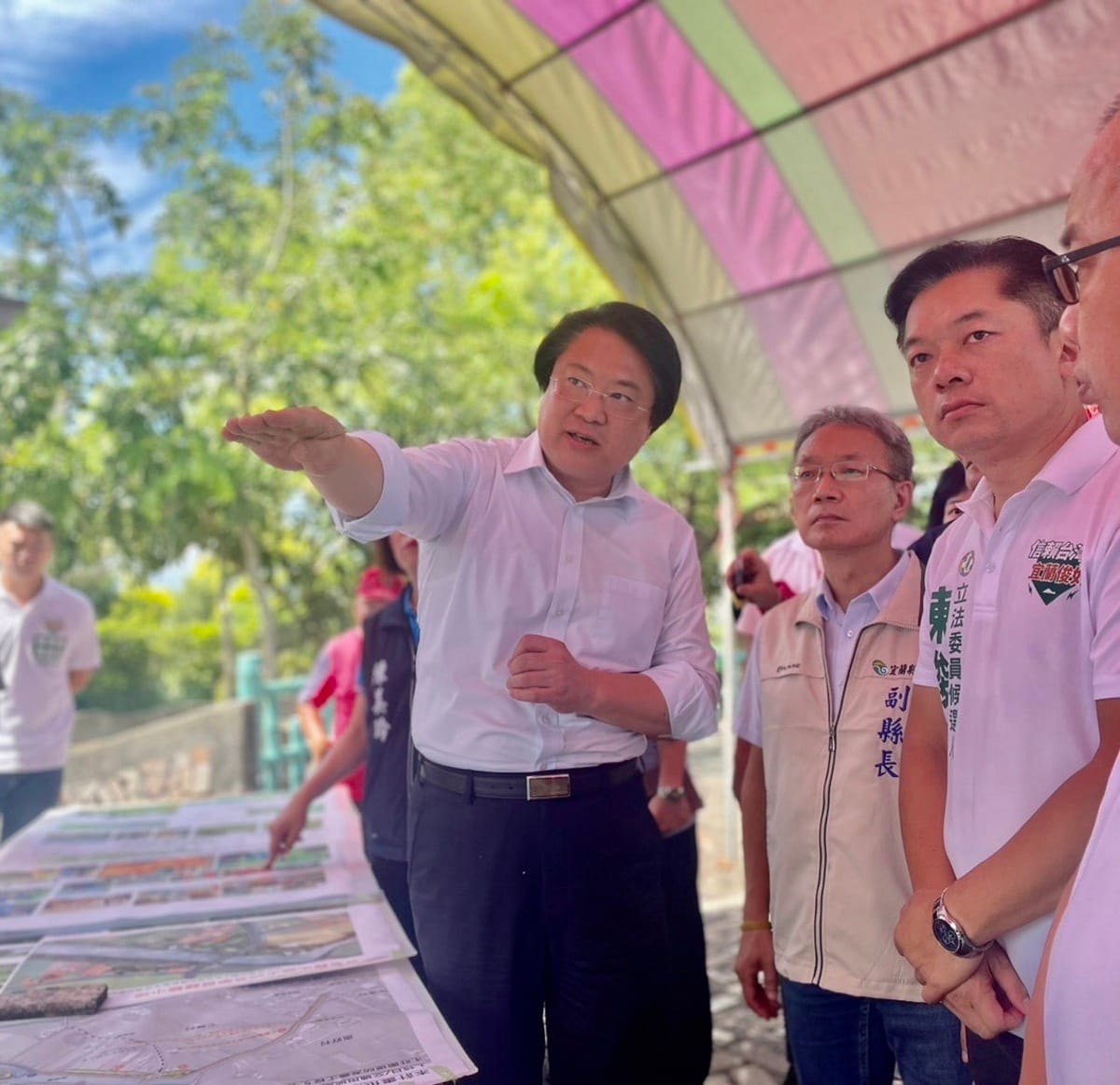 內政部長林右昌今（15）日視察宜蘭縣「蘭陽溪畔維管束漫生計畫」，與地方共同交流宜蘭發展願景。 圖：內政部提供
