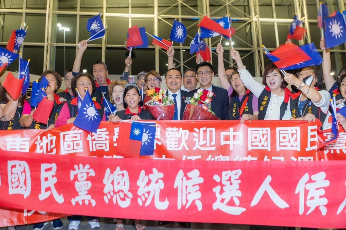 侯友宜飛抵紐約，僑胞熱情接機。 圖：侯友宜競辦/提供