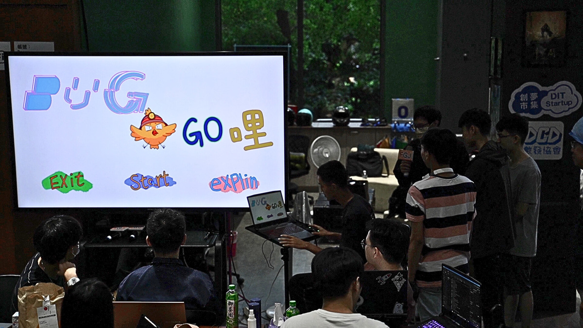 《Bug雞Go哩》團隊發表他們的最終成果。 圖：創夢市集／提供