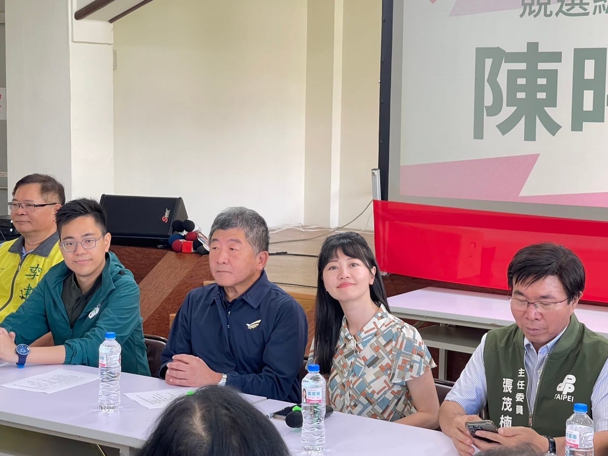現任立委高嘉瑜今（16日）在南港舉辦「信賴台灣．溫暖好政願景說明會」，賴清德台北市競選總部主委陳時中雖然到場力挺，但僅10分鐘即快閃。 圖：高嘉瑜辦公室提供