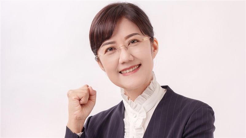 民眾黨主席、總統參選人柯文哲胞妹柯美蘭宣布將以無黨籍參選新竹市立委選舉。 圖：翻攝自柯美蘭臉書