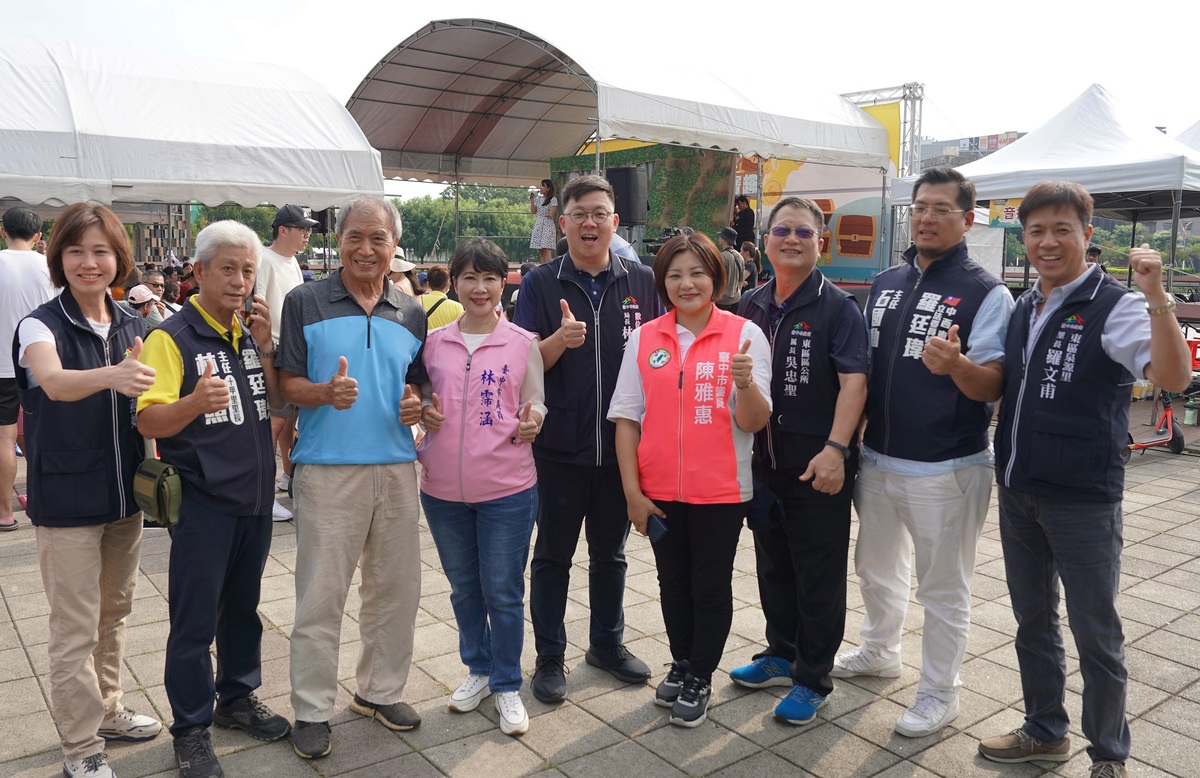 台中市政府數位治理局今年推出「台中通APP」，整合多元市政資訊與功能，提供完整市政數位服務，讓民眾可以用手機即時獲取最新市政訊息，實現「一機在手，市政服務帶著走」的便捷理念。 台中市政府/提供