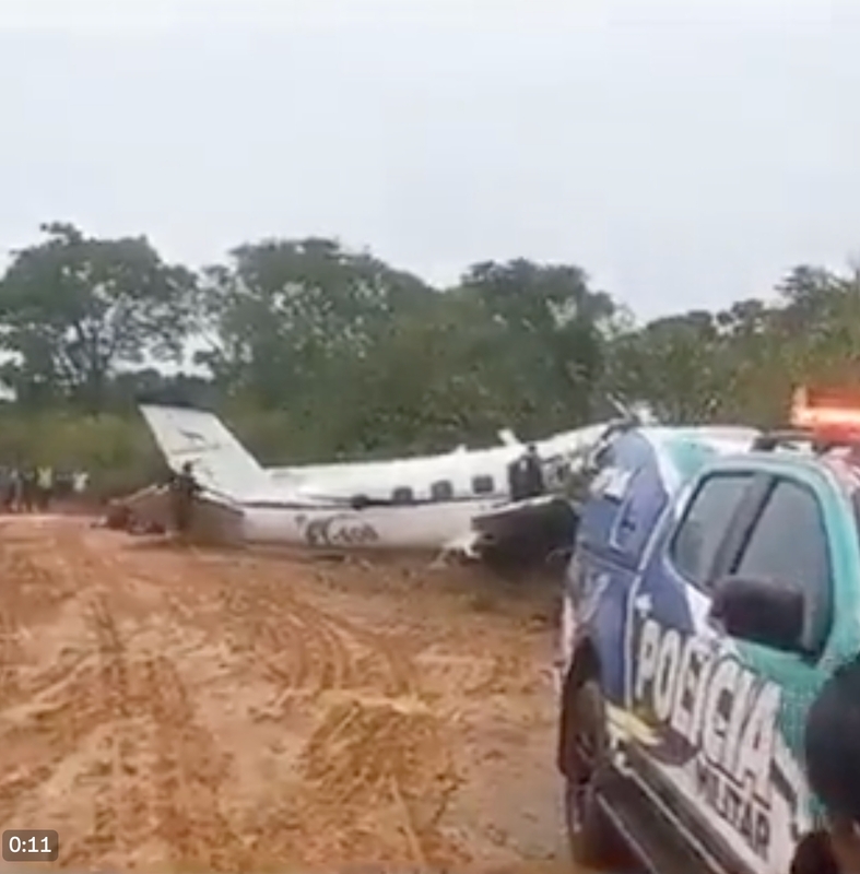 巴西亞馬遜州 16 日發生一起小型客機墜毀事故，機上 12 名遊客，外加一名飛行員和副駕駛全數罹難。 圖：擷取自「X」@manishA20058305