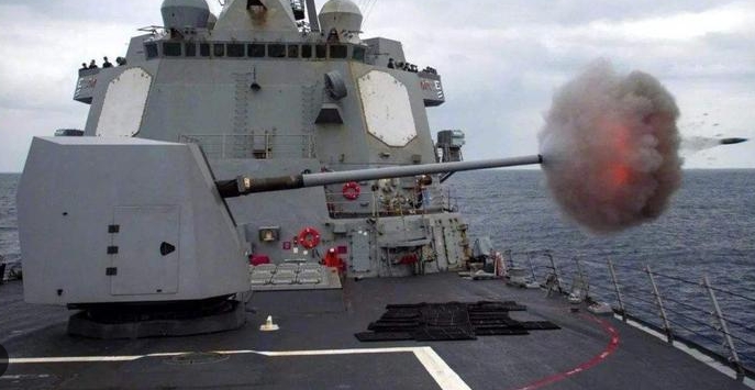 美製 MK-45 型 127 毫米艦砲 (示意圖)。 圖 : 翻攝自新浪軍事