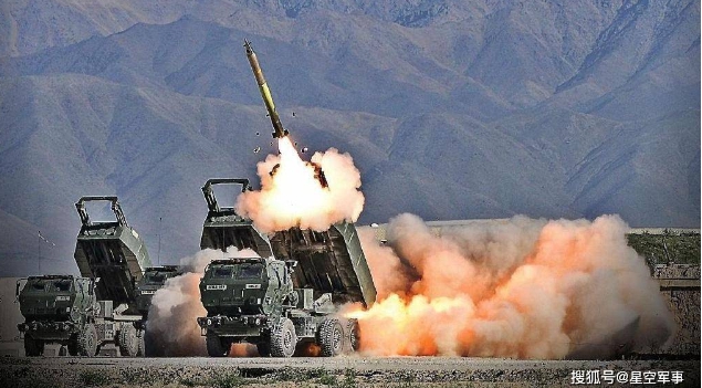 解放軍遠火部隊發射PHL191 型遠程多管火箭砲。 圖 : 翻攝自搜狐號/星空軍事