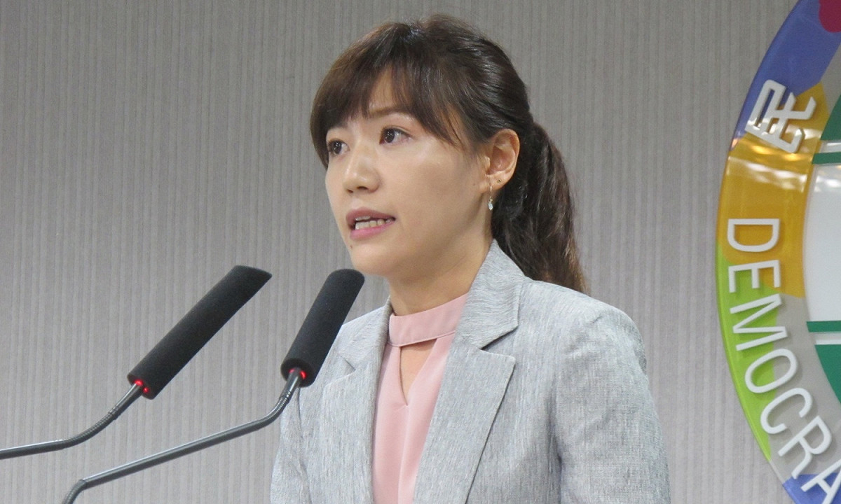 民進黨發言人吳沛憶31日轉述民進黨中執會議內容。 圖：林朝億/攝