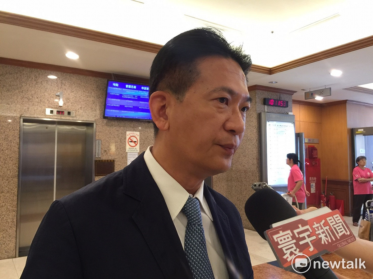 針對總統資政陳博志反對軌道建設，認為總統蔡英文搞錯方向一事，民進黨立委林俊憲1日表示，前瞻建設是各縣市的基礎建設，但很多官員都還不太了解，更何況是民眾。 圖：林人芳／攝