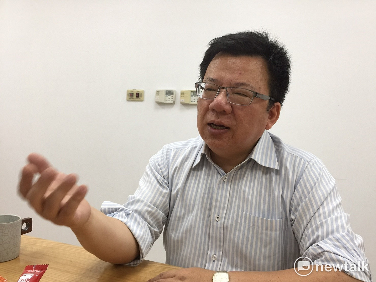 針對內閣7月可能改組一事，民進黨團書記長李俊俋1日表示，如果現在把行政院長林全換掉，那麼誰要來接手？如果是陳菊接任，那麼高雄市怎麼辦？ 圖：林人芳／攝