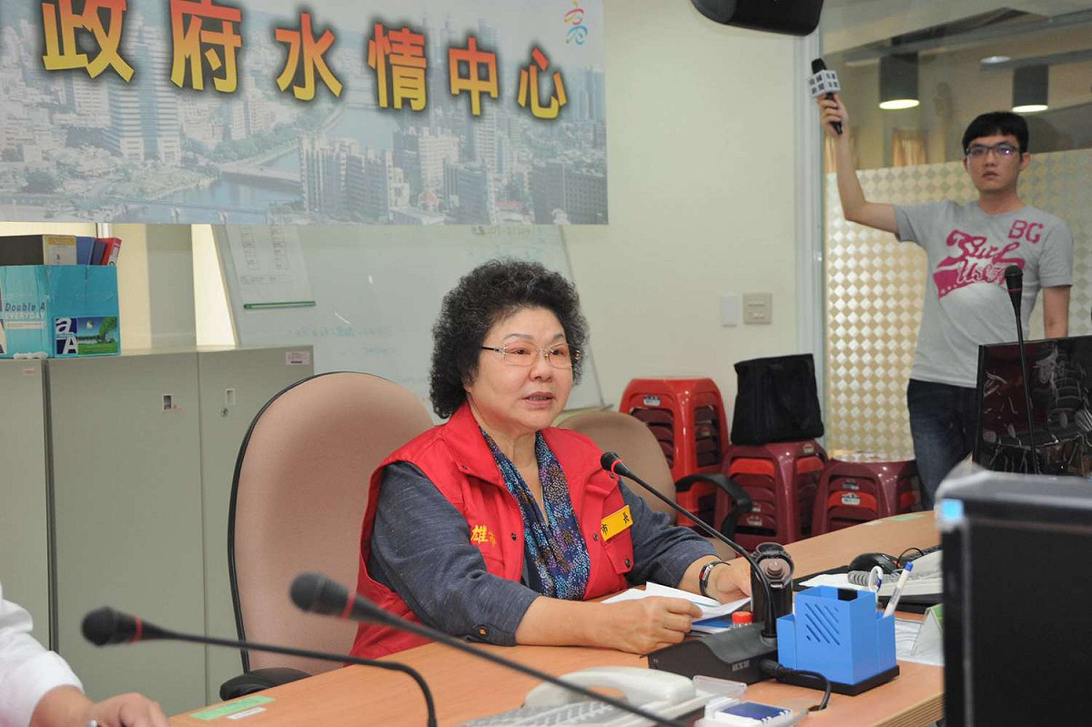 高雄市長陳菊今（1）日視察水情中心並聽取防汛整備簡報。 圖 : 高雄市政府/提供