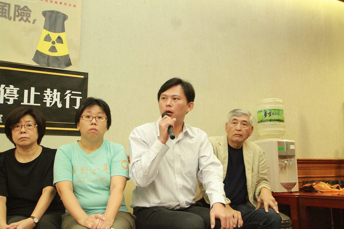 黃國昌2日痛批台電「違法改裝」核二廠裝載池變燃料池，迴避法律規範用行政規則「便宜行事」，違法明確將提訴願。 圖：黃國昌立委辦公室／提供