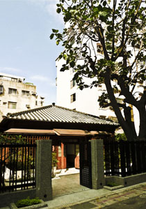 梁實秋故居座落在現代建築中 圖：國立臺灣師範大學校史館提供