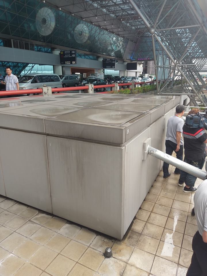 曾因暴雨造成漏水的桃園機場，如今又出現南跑道破損狀況。 圖：新頭殼資料照片
