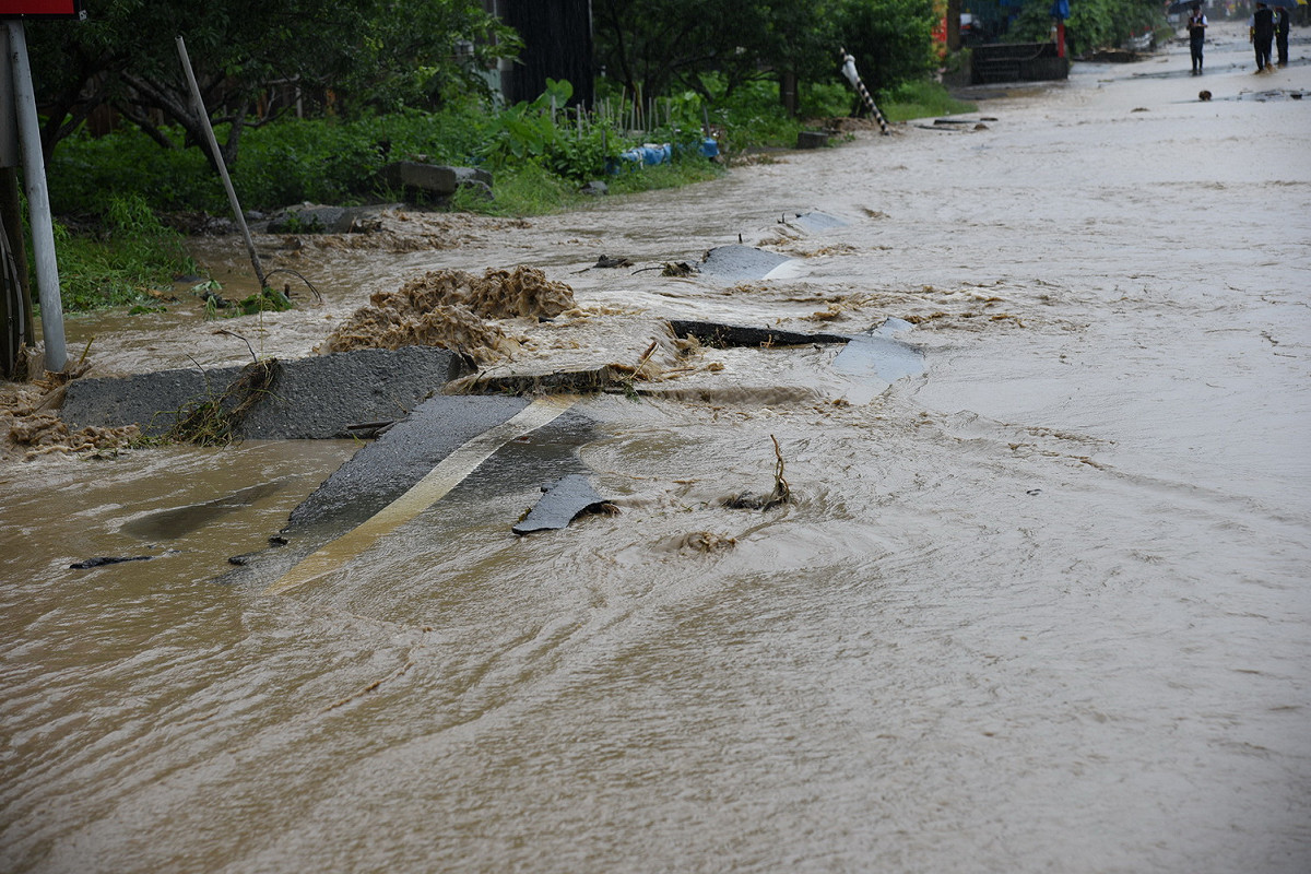 南投縣今 (3) 日下起強降雨，多處地區傳出災情。 圖 : 南投縣政府/提供。