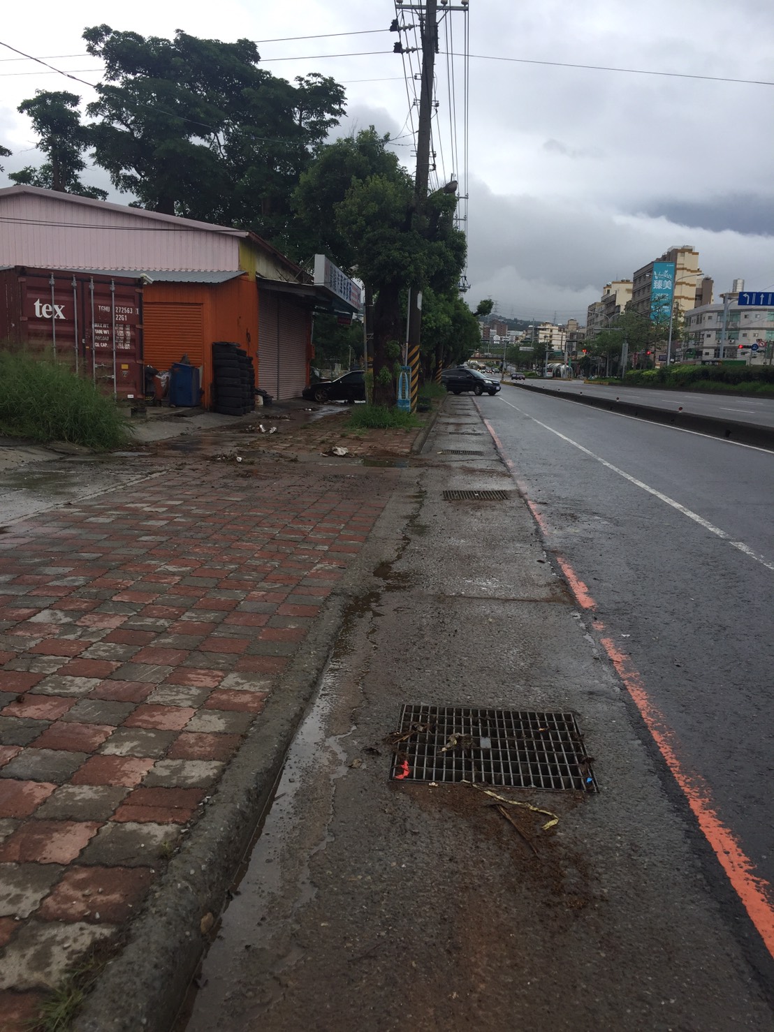靜宜大學前台灣大道排水順暢，災後已清理整潔恢復市容 圖:台中市政府提供