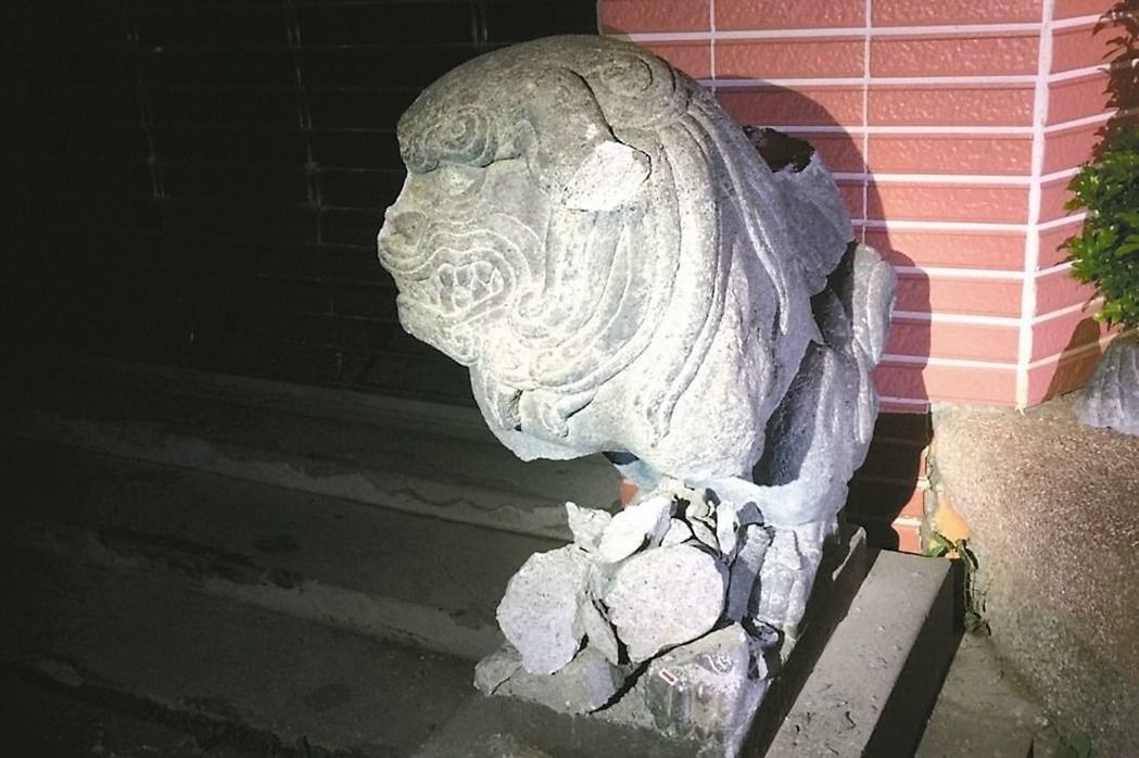 台北市前議員李承龍、女子邱晉芛，毀損北投逸仙國小2尊石狛犬雕像遭羈押，高等法院今(5)日撤銷原裁定，發回士院。 圖: 台北市教育局/提供