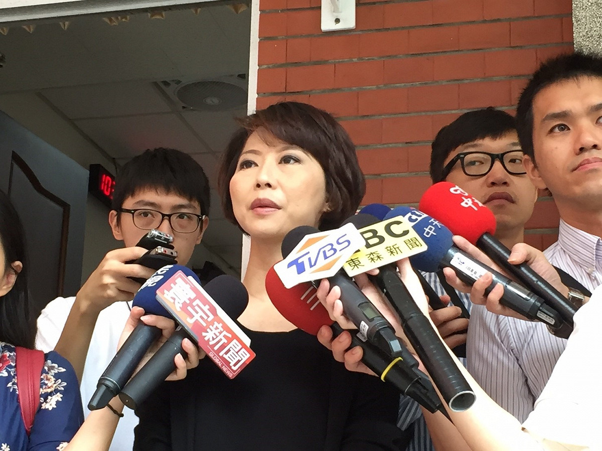 政大警傳外籍師狼，民進黨立委陳亭妃5日表示，政大傳出外籍男教師性騷擾女學生事件，受害者至少8人，要求教育部嚴處。 圖：林人芳／攝