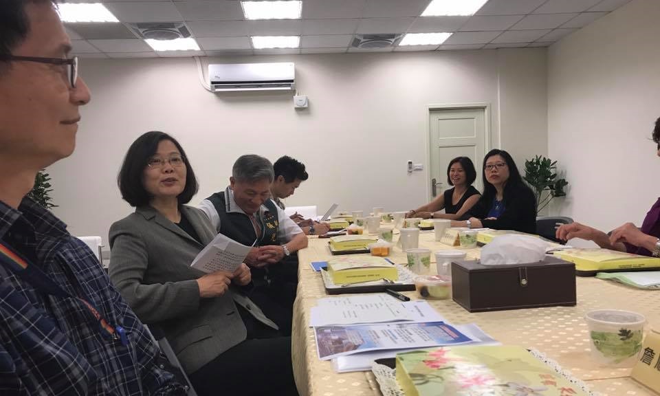 台灣中社2日在臉書貼出與蔡總統餐敘討論議題照片。 圖：台灣中社臉書