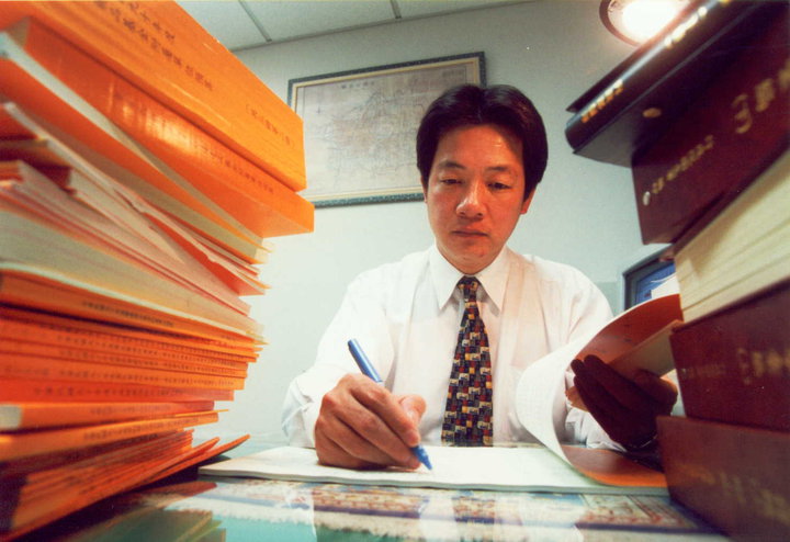台南市長賴清德表明兩岸立場是「親中愛台」，兩岸本來就應該和平相處，大家互相合作，共創繁榮，達到和平的目標。 圖: 翻拍自賴清德臉書