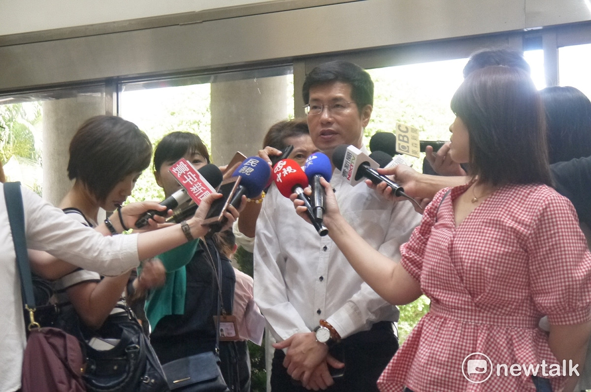 羅致政表示，「親中愛台」這個名詞不重要。 圖：鍾孟軒/攝