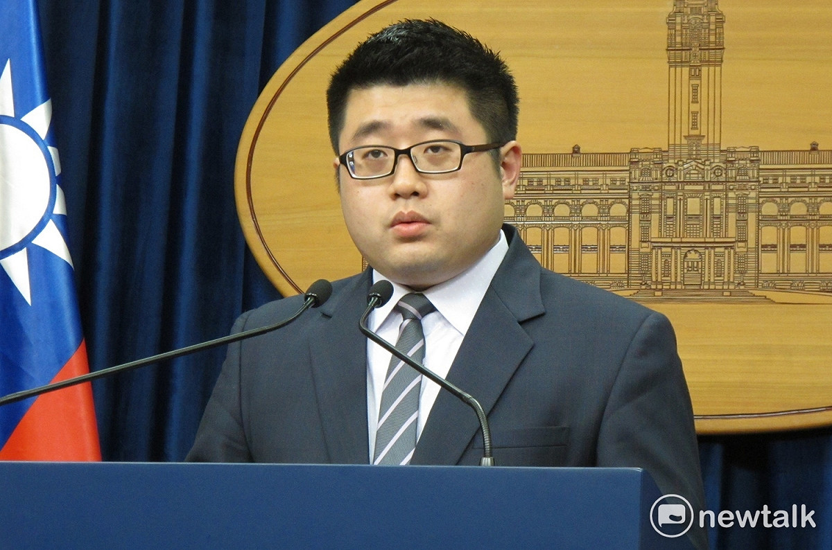 總統府發言人林鶴明16日晚間說明陳慶男父子入府記錄清查結果。 圖：新頭殼資料照