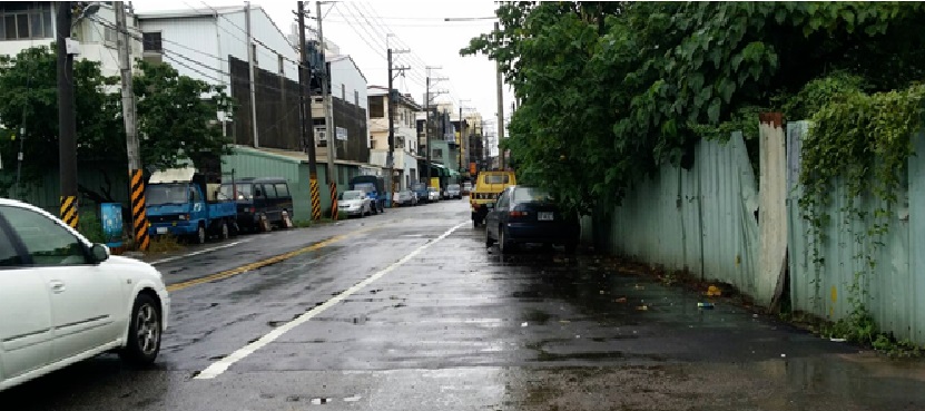 大里溪南地區包括塗城及瑞城社區存在長年淹水問題，對此，水利局決定採用高、低地分流排水方案，新闢美群路雨水下水道(光明路至美群橋段)，其管徑達2.4M，相較原排水量增大6倍，並以彎曲推進工法施工，避免影響交通，大幅降低當地生活衝擊。 圖:台中市水利局提供