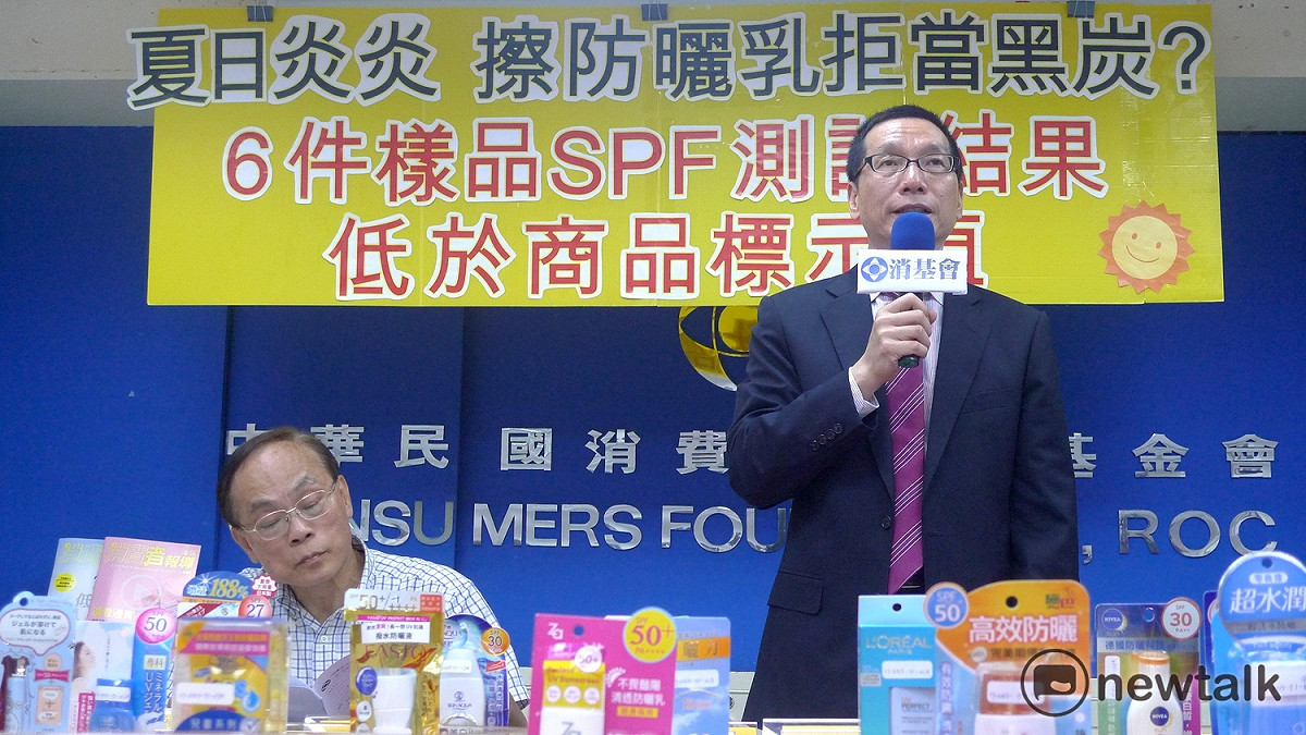消基會7日提醒，針對嬰幼兒防曬應避免含「對基苯甲酸酯防腐劑（Paraben）」及化學性防曬成分「氧苯酮（Oxybenzone）」產品。 圖：汪少凡／攝