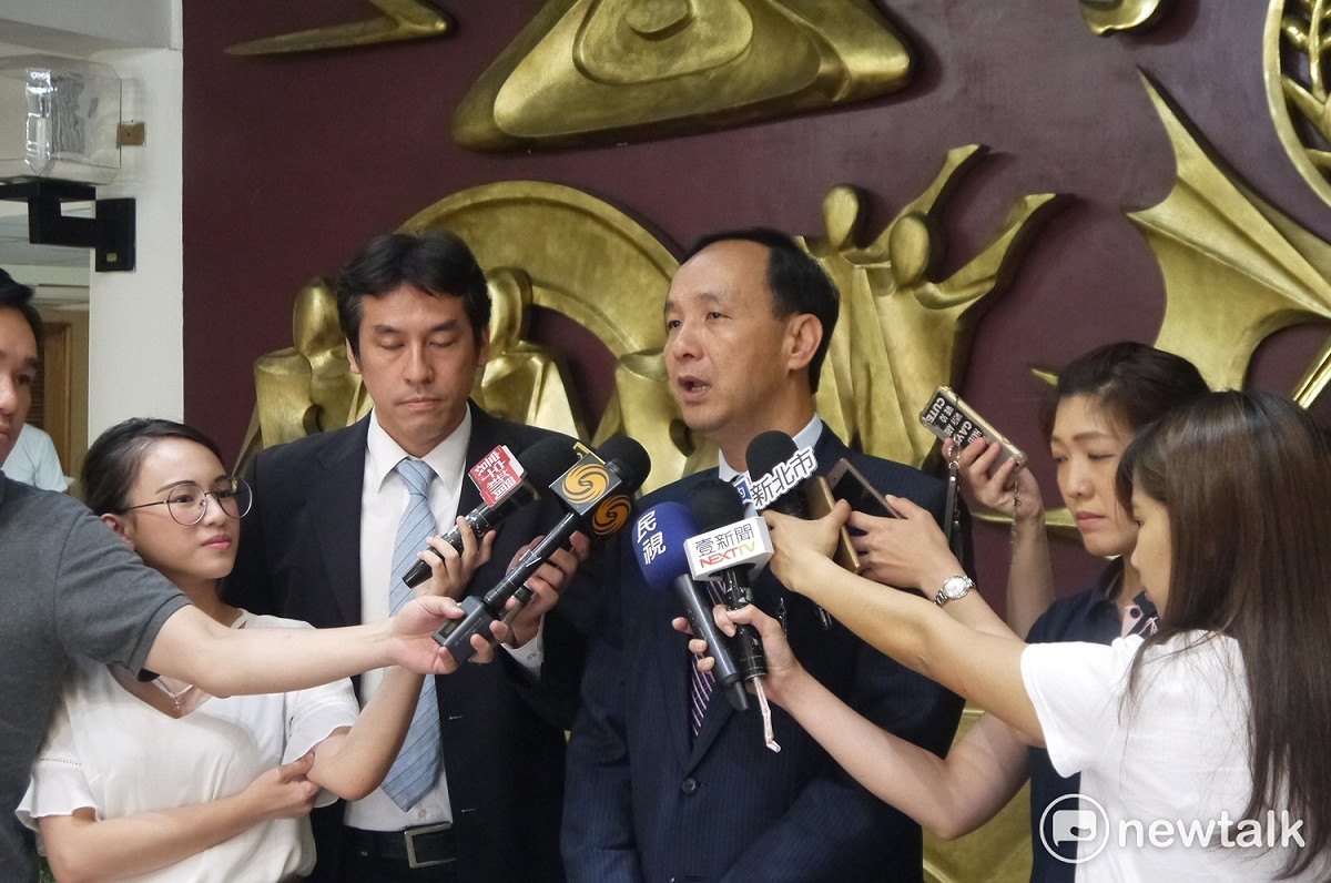 新北市長朱立倫面對選舉問題只回應「專心市政工作」，從未表態是否參選台北市長或與吳敦義搭配出征總統大選。 圖：鍾孟軒/攝