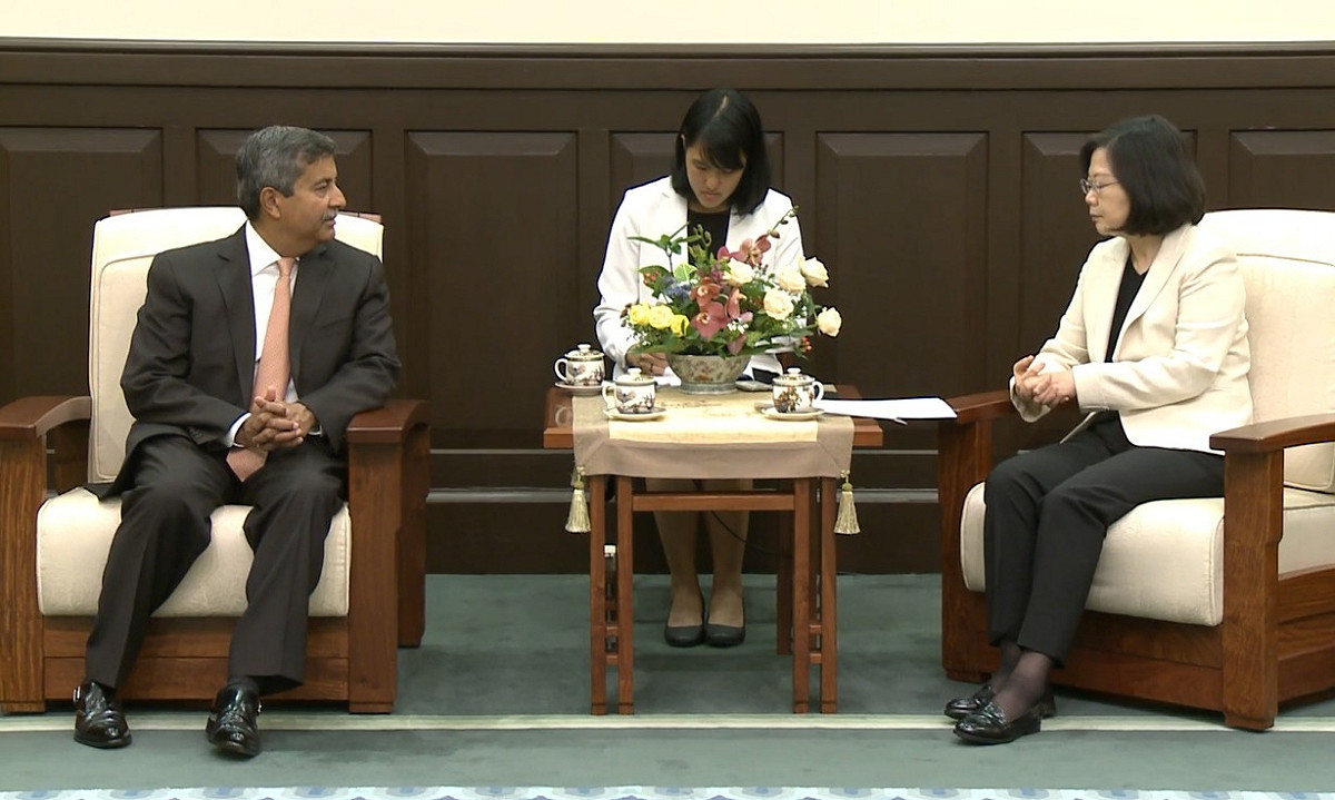 總統蔡英文8日在府內接見美光科技總裁梅羅特拉(Sanjay Mehrotra)。 圖：翻拍自總統府網站