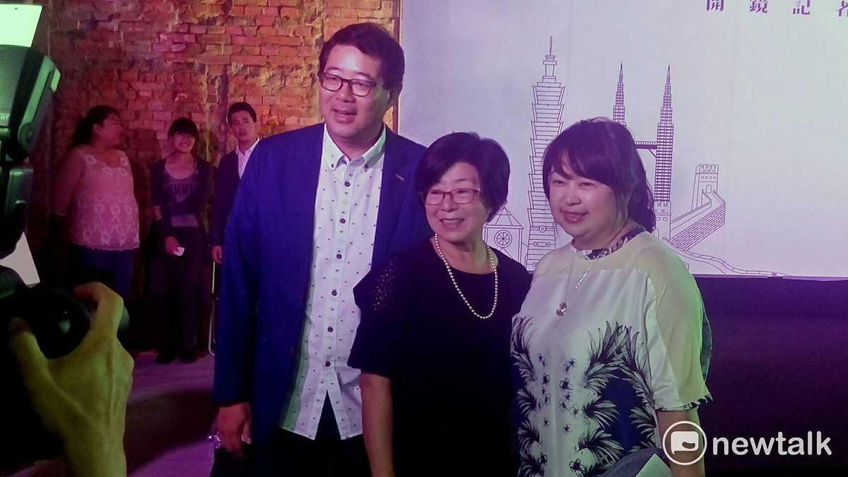 齊柏林導演(圖左)特地選擇國際海洋日這天舉辦《看見台灣II》開鏡記者會 圖：蘇庭/攝