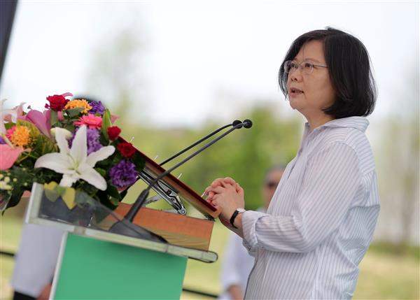 立法院即將召開臨時會，總統蔡英文8日與黨籍立委茶敘時，發出總動員令，要求黨籍立委、行政團隊及黨中央全部動起來，全力宣導並力促前瞻計畫條例三讀。 圖：總統府提供（資料照片）