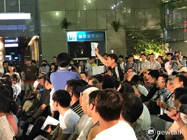 公保地主對台北市長柯文哲嗆聲。 圖：周煊惠/攝