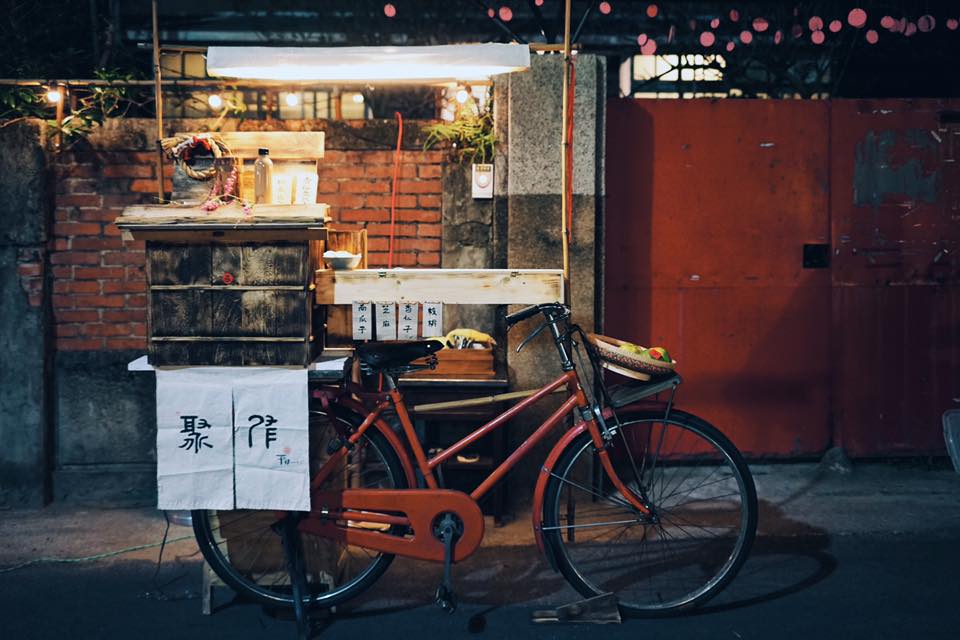 321巷藝術聚落中有許多復古裝置，足夠拍出一本迷你寫真 圖：321巷藝術聚落提供