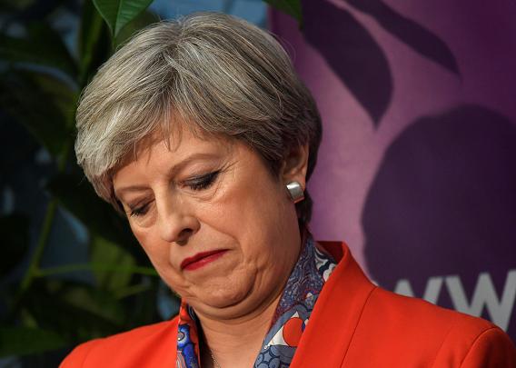 梅伊今(9)日努力想保住首相一職，但英國選民不留情面地給她重大的懲罰打擊 圖：路透社/達志影像