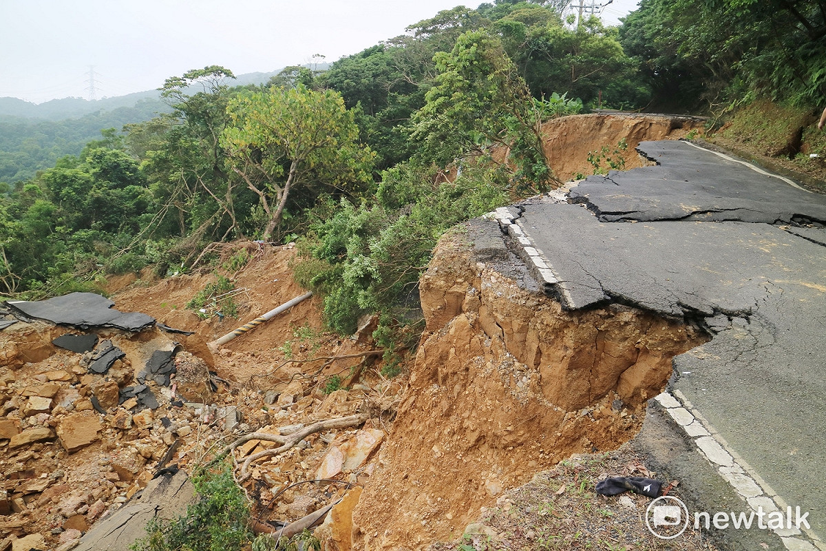 連日大雨導致道路坍方交通中斷。資料畫面。 圖 : 新頭殼資料照片