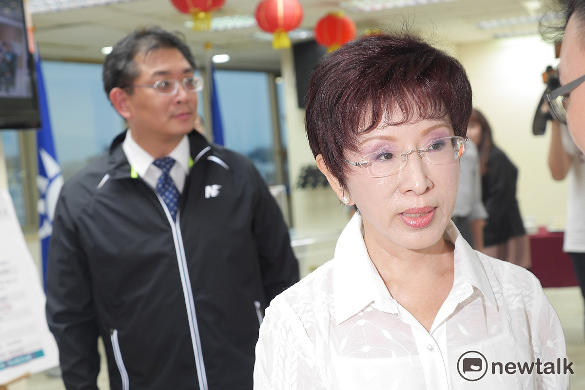 今（9）日傍晚國民黨為張雅屏舉辦惜別晚會，黨主席洪秀柱、書記長、主委皆出席聲援張雅屏。 圖：趙婉淳/攝