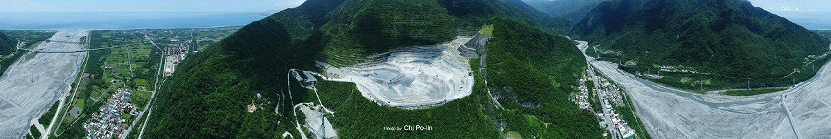 多羅滿賞鯨臉書分享的齊柏林五月空拍的太魯閣國家公園的亞泥礦場。齊柏林憂心地説，挖的比五年前深。 圖：翻攝自多羅滿賞鯨臉書