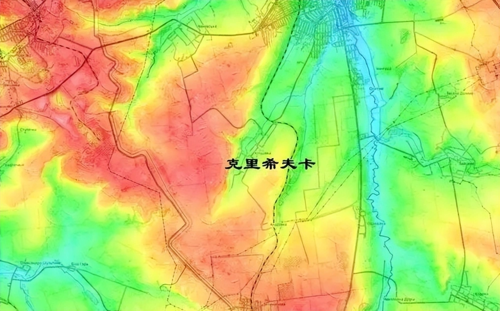 克里什奇夫卡村西是一大片高地。這塊高地掌握在烏軍手裡，便可作為烏軍防衛巴赫穆特南方的屏障。 圖：翻攝自熊熊點兵