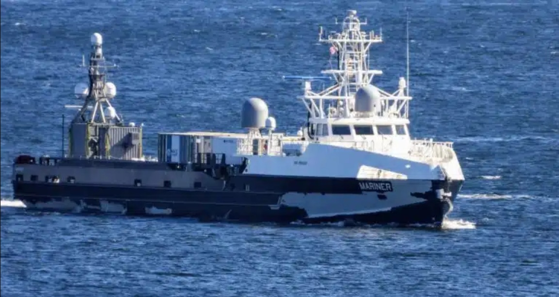 美國海軍大型水面無人船「水手號(USV Mariner)」。 圖：翻攝「X」 @HNlEHupY4Nr6hRM