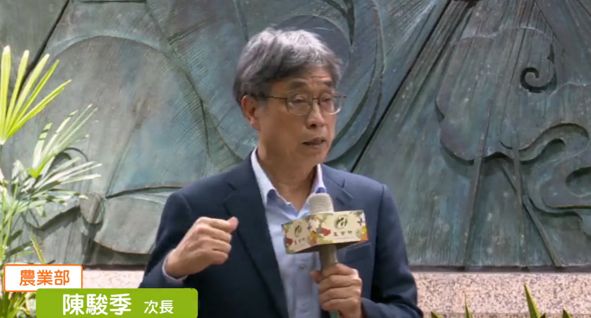 農業部次長陳駿季於記者會對將銷毀的5千多萬顆進口雞蛋處理，提出說明。 圖：翻攝自農業部直播畫面