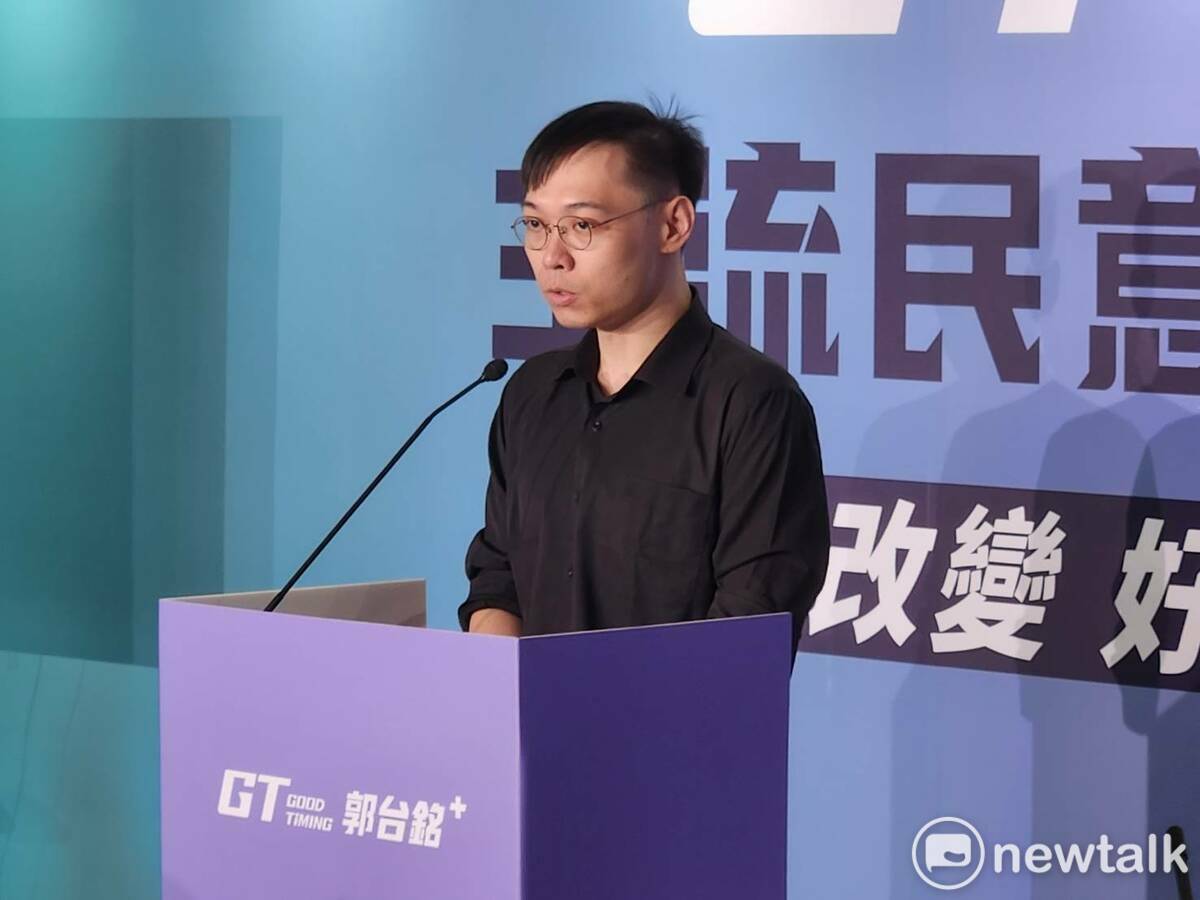 獨立參選的總統參選人郭台銘的競辦發言人黃士修認為，藍白談立委合作最現實的問題是，要不要開放站台？國民黨黨主席朱立倫很為難，若開放民眾黨主席柯文哲站台，敢不敢開放無黨的郭站台？侯友宜打死不退，就變成打死自家小雞，在野走不下去。 圖：黃建豪/攝（資料照）。