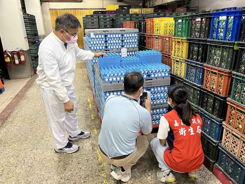 嘉義市衛生局20日到勤億蛋品稽查，查出勤億蛋品向農業部買進巴西蛋後，經加工做成液蛋。 圖：翻攝嘉義市衛生局提供